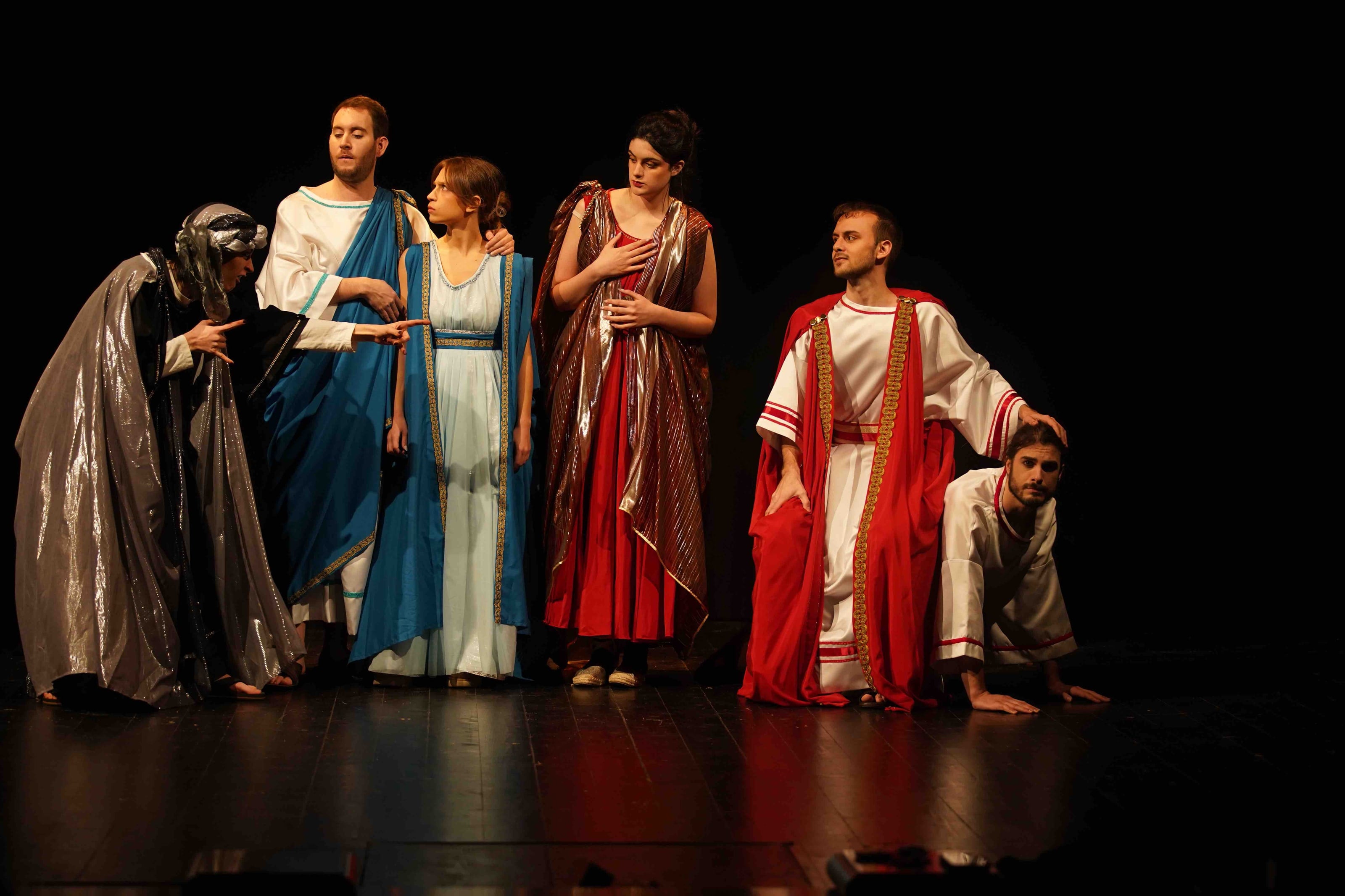 Il cast di Alchèmia in scena in Il delitto della matrona Poppea, al Cinema Teatro Don Bosco di Padova
